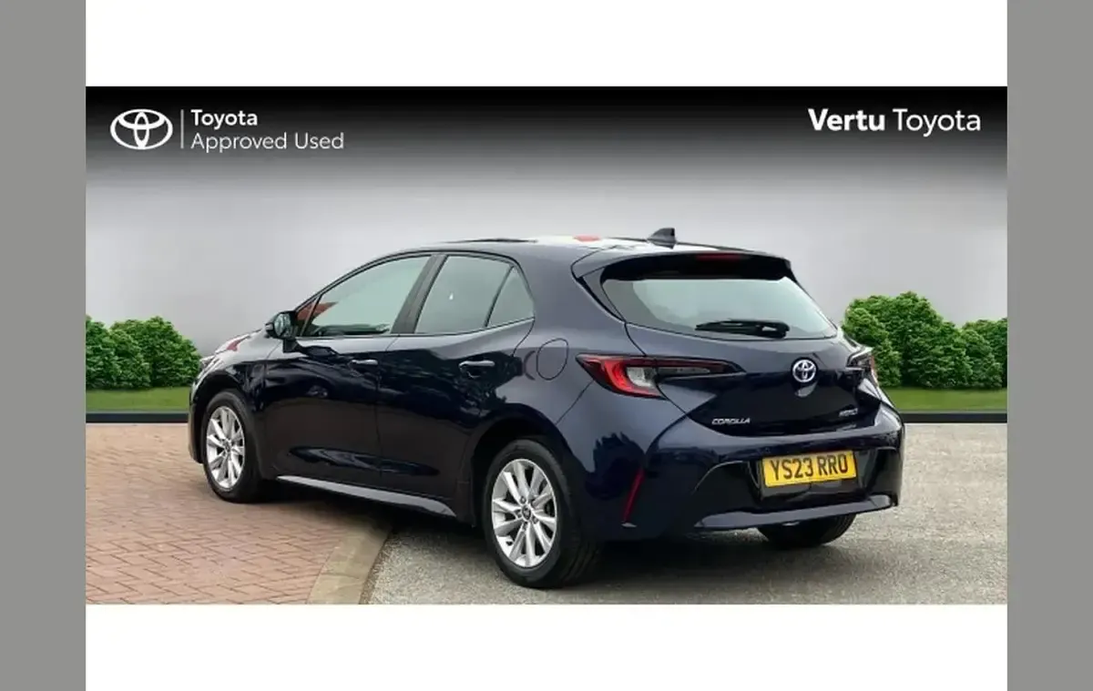 Used Toyota Corolla 140 HP (102 kW) 2023 Blue Hatchback