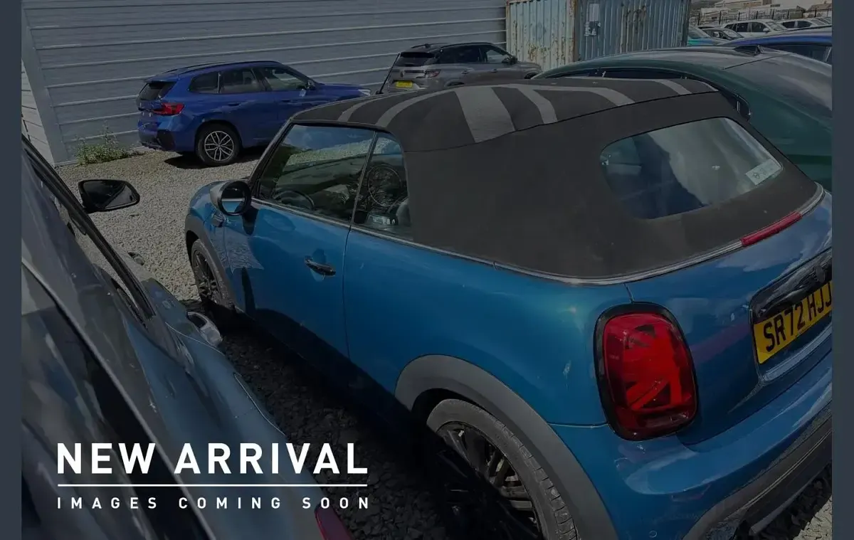 Usado Mini Cooper Cabriolet Exclusive 134 HP (98 kW) 2022 Azul Cabrios