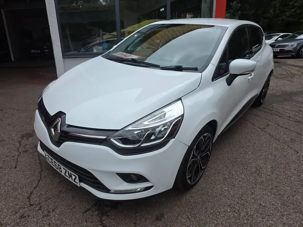 Used Renault Clio Iconic 2018 White Hatchback