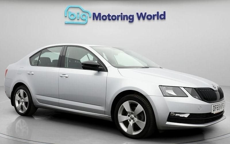 Used 2020 Skoda Octavia SE Drive Hatchback | £13,700 (Good price) - Image 1/4