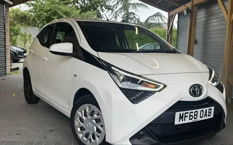 Used Toyota Aygo X-play 72 HP (52 kW) 2018 Hatchback