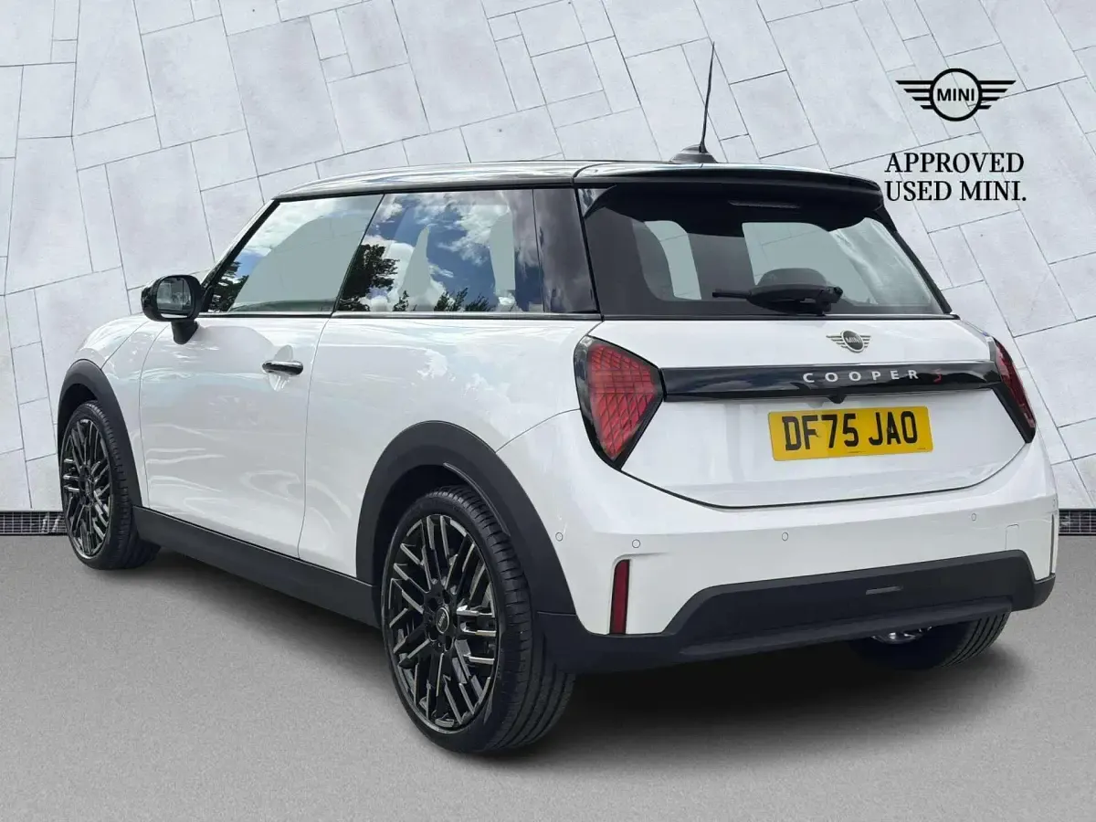 Used Mini Cooper S Hatch 201 HP (147 kW) 2025 White Hatchback