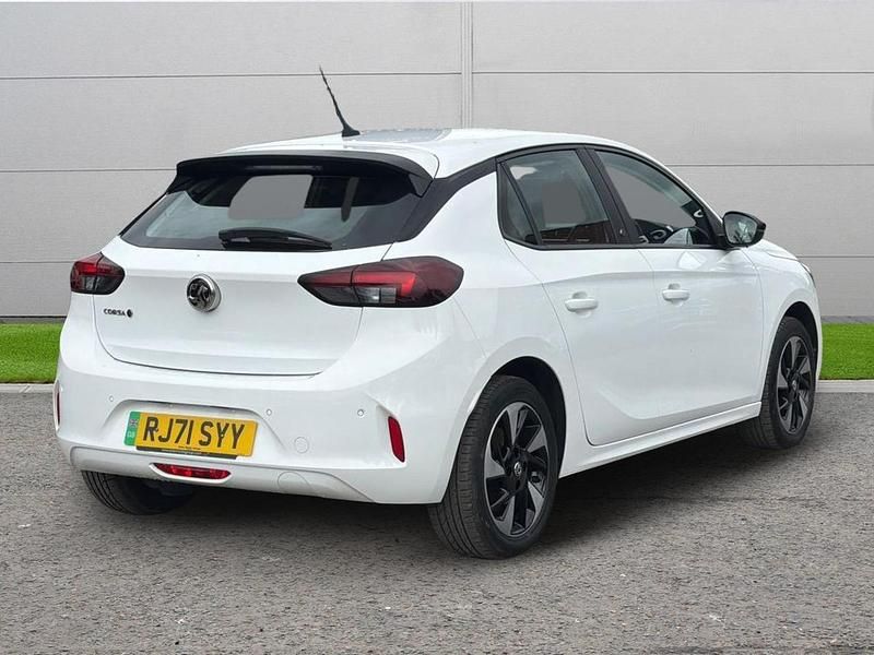 Second-hand Vauxhall Corsa-e 98 kW (134 CP) 2022 Alb Hatchback