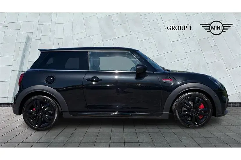 Begagnad Mini John Cooper Works 231 HK (169 kW) 2023 Svart Halvkombi