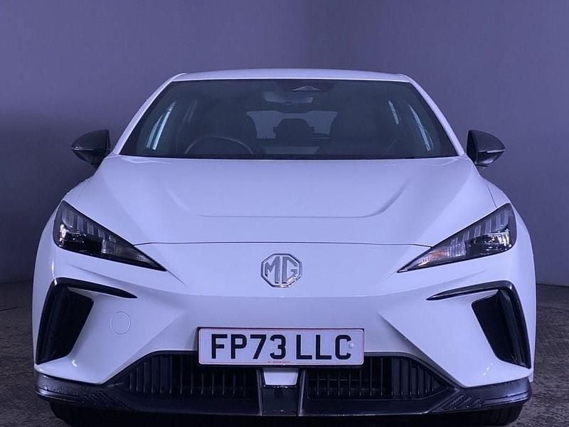 Used MG MG4 EV SE 2023 White Hatchback