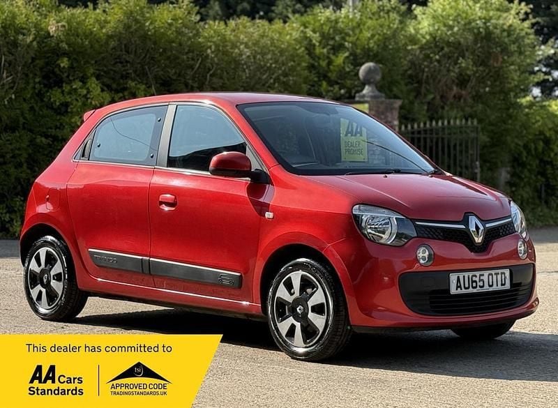 Red Used 2015 Renault Twingo Play Hatchback | £4,490 (Good price) - Image 1/2