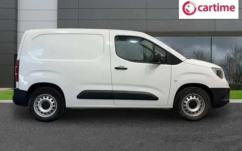 Used Vauxhall Combo 100 kW (136 HP) 2025 MPV