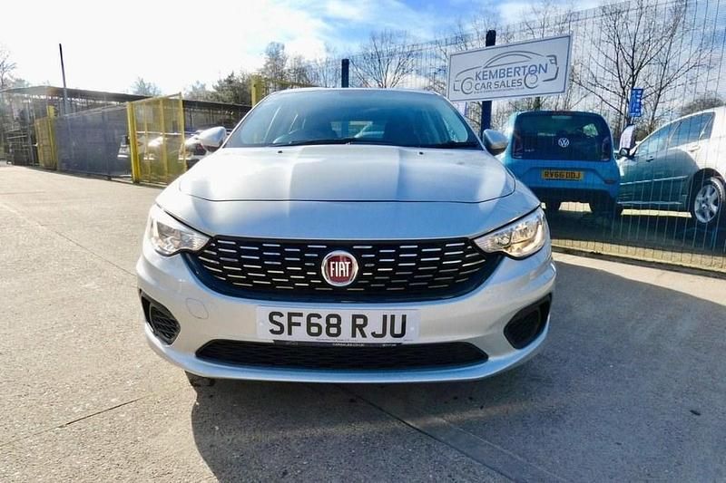Used Fiat Tipo Easy 95 HP (69 kW) 2018 Grey Hatchback