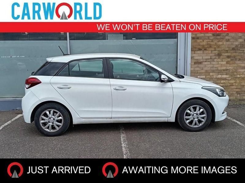 White Used 2017 Hyundai i20 SE Hatchback | £6,700 (Good price) - Image 1/3