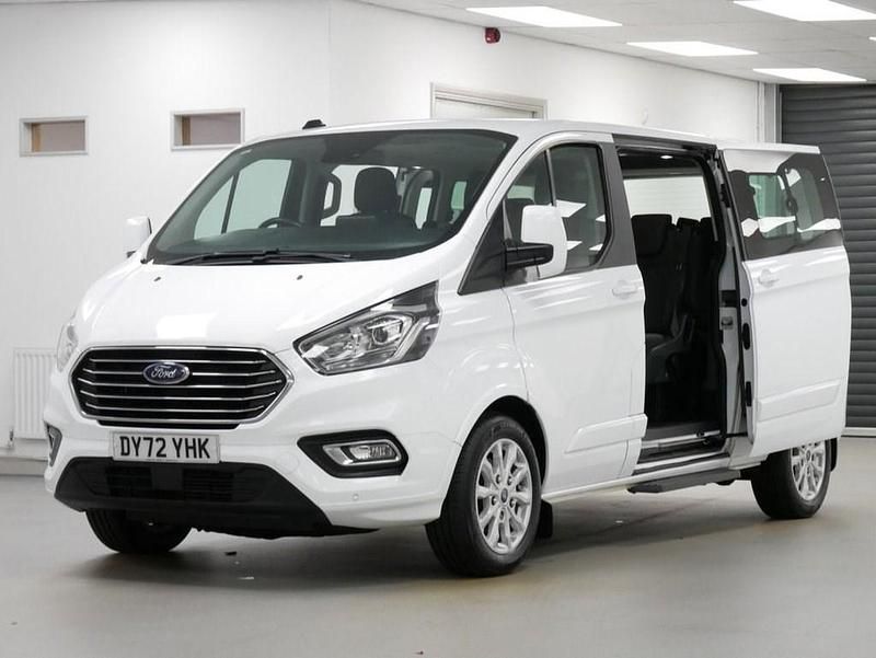 Used Ford Tourneo Custom Titanium 130 HP (95 kW) 2022 White Van