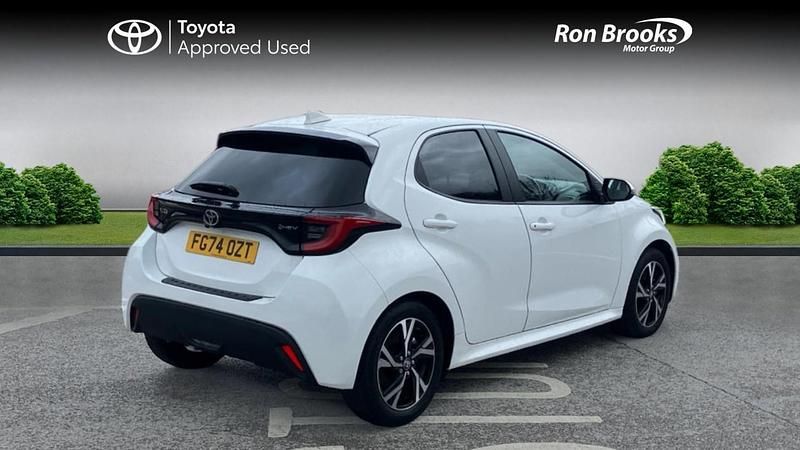 Used Toyota Yaris Hybrid Design 2024 White Hatchback