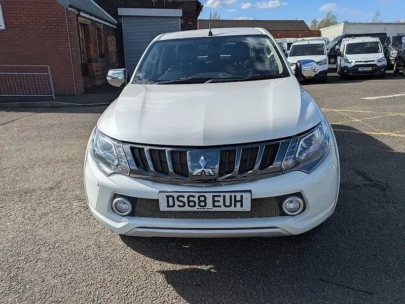 Second-hand Mitsubishi L200 181 CP (133 kW) 2018 Alb Pickup