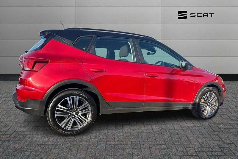 Begagnad Seat Arona SE Technology 94 HK (69 kW) 2023 Röd SUV