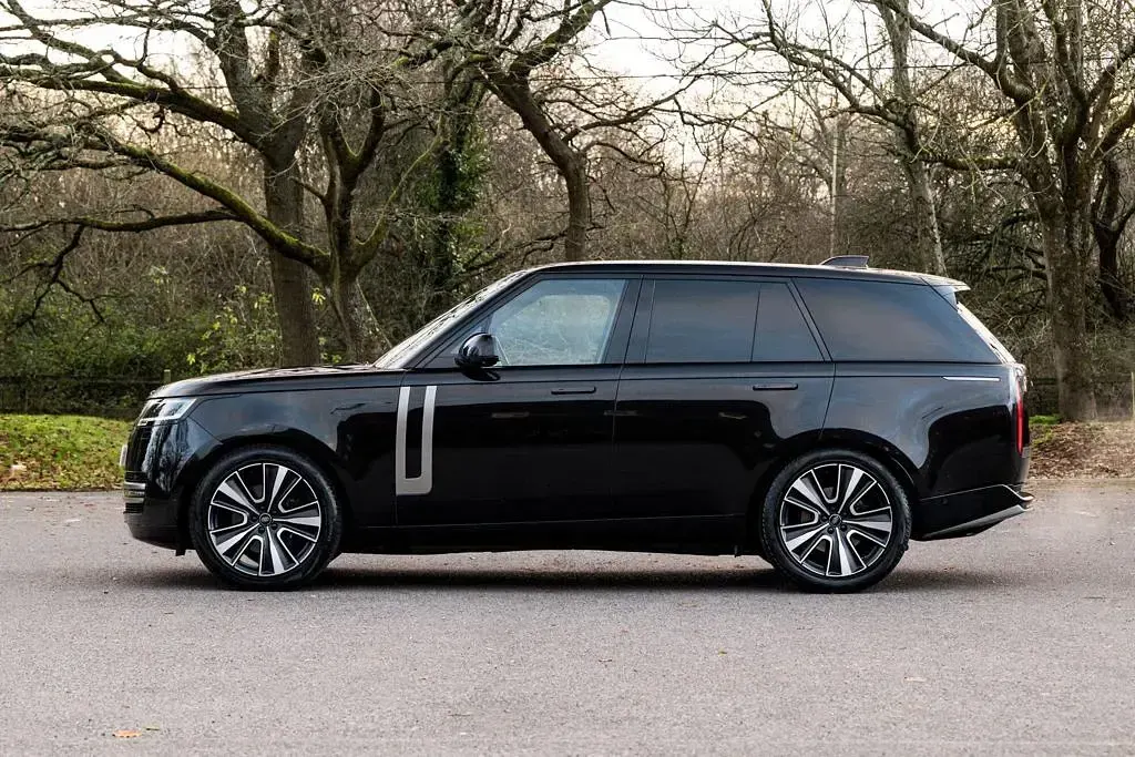 Used Land Rover Range Rover SE 2022 Black SUV
