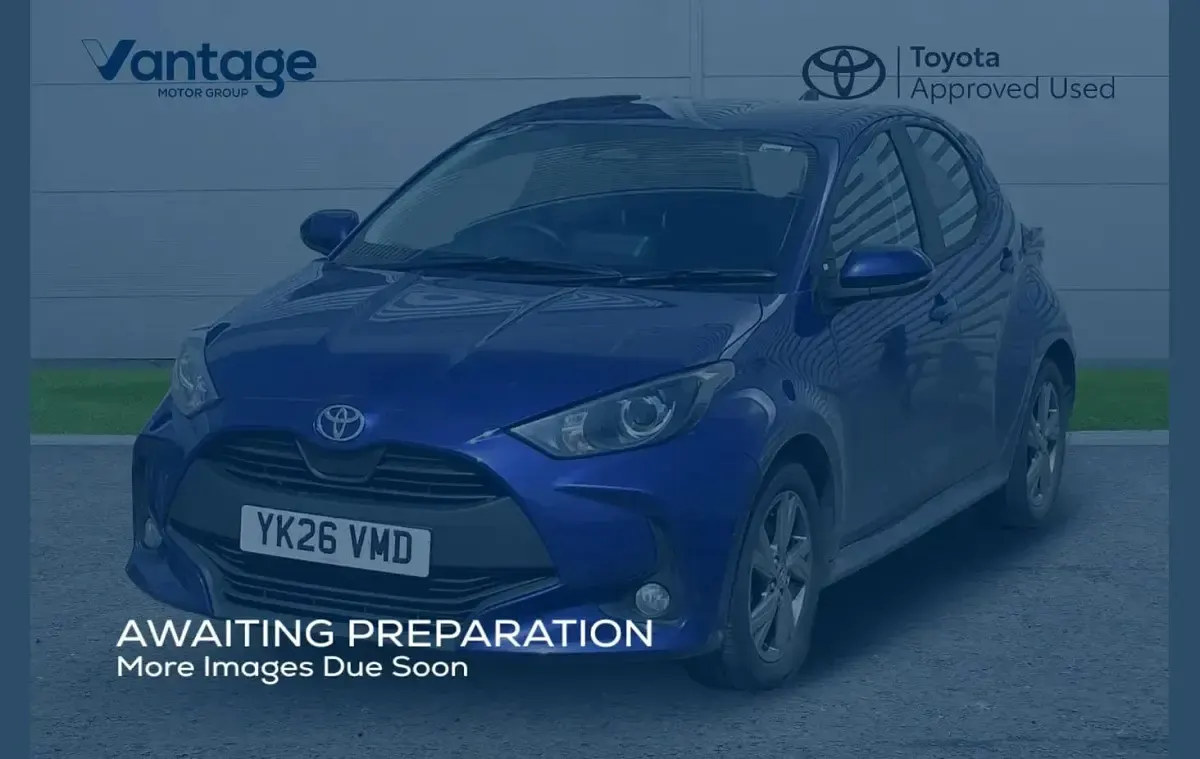 Used Toyota Yaris 113 HP (83 kW) 2026 Blue Hatchback