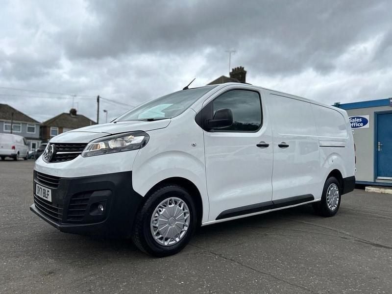 Used Vauxhall Vivaro 100 HP (73 kW) 2021 White MPV