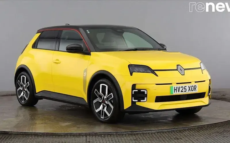 Used Renault 5 E-Tech Komfort 110 kW (150 HP) 2025 Hatchback