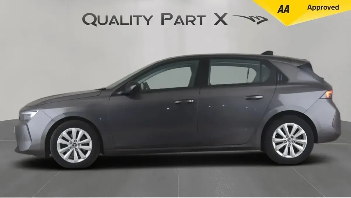 Used Vauxhall Astra Design Edition 130 HP (95 kW) 2023 Grey Hatchback