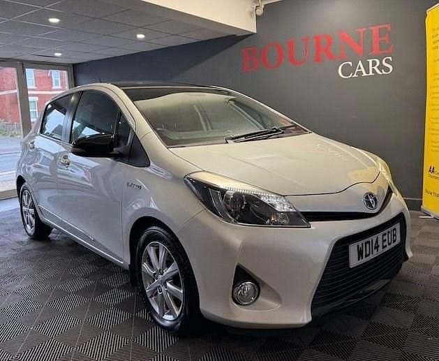 Used Toyota Yaris Hybrid Plus 101 HP (74 kW) 2014 White Hatchback