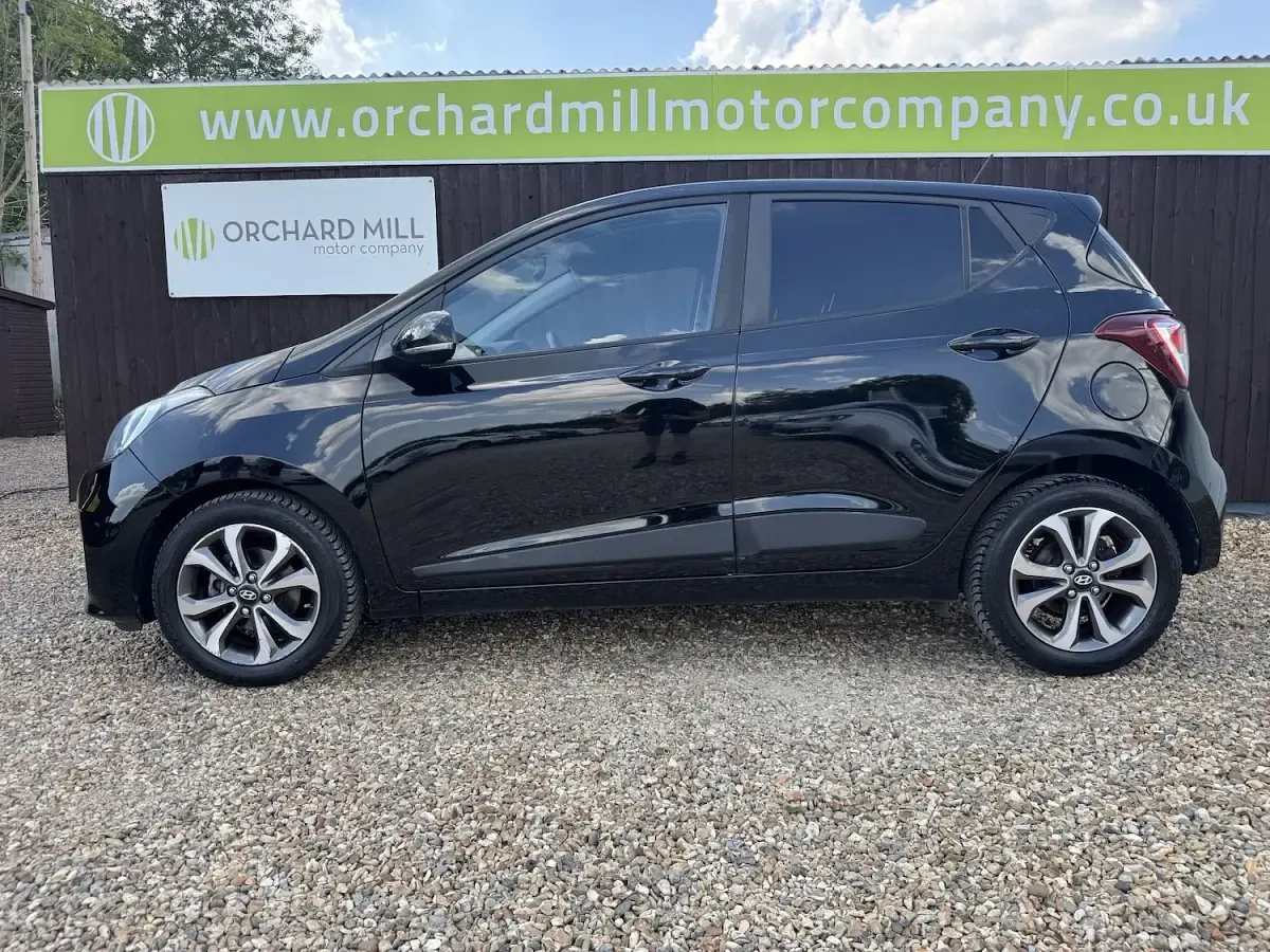 Used Hyundai i10 SE 87 HP (63 kW) 2017 Black Hatchback