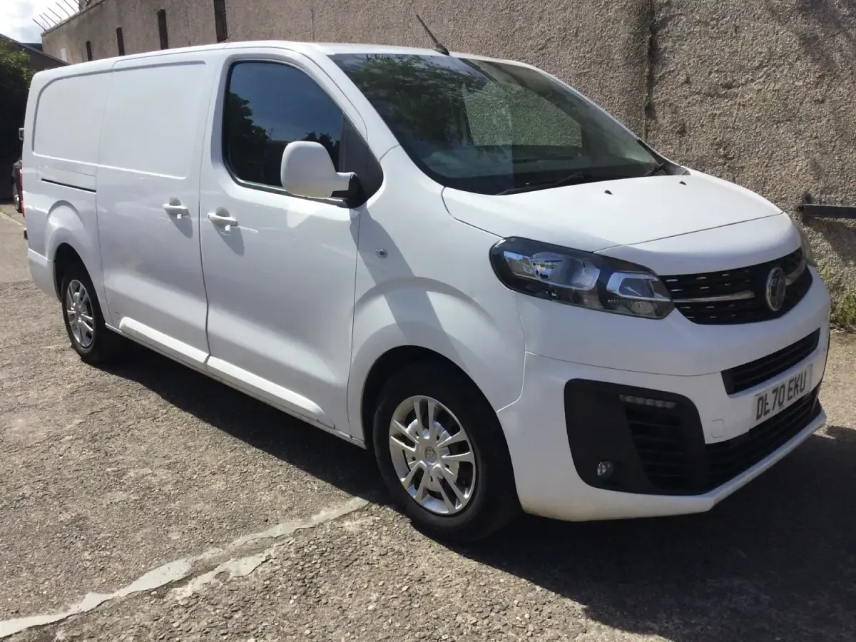 Usado Vauxhall Vivaro Sportive 100 HP (73 kW) 2020 Branco Monovolume