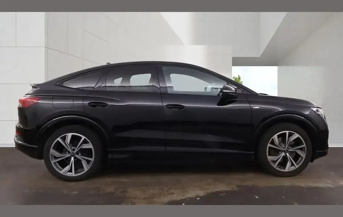 Gebraucht Audi Q4 e-tron Comfort 147 kW (200 PS) 2022 Schwarz SUV