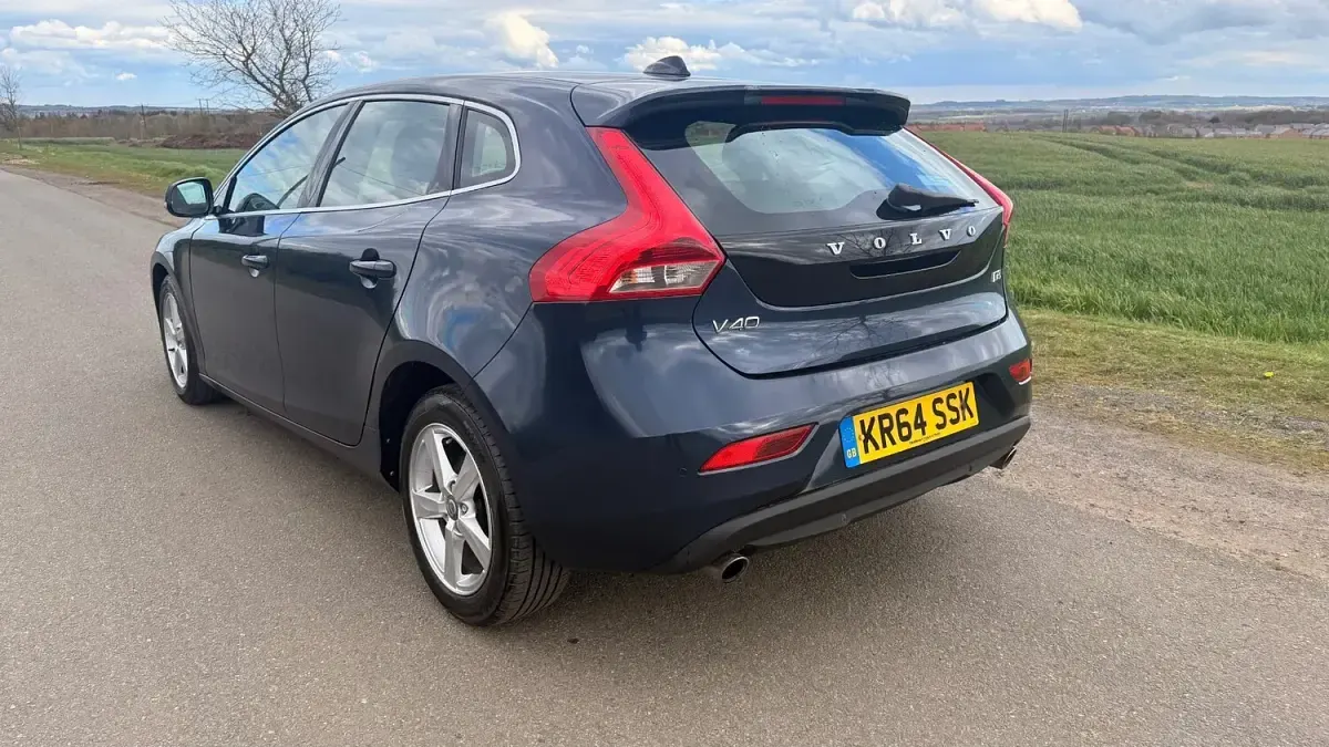 Used Volvo V40 SE 2014 Blue Hatchback