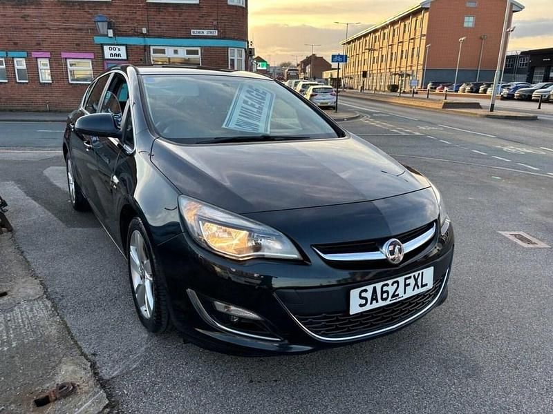 Used Vauxhall Astra SRi 115 HP (84 kW) 2012 Black Hatchback