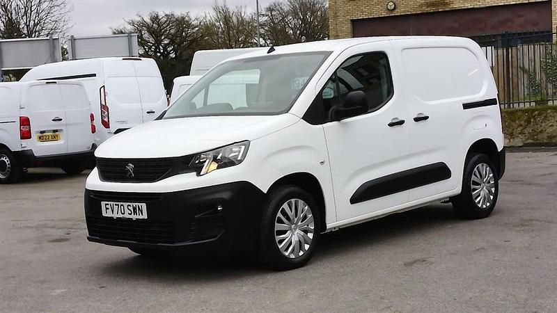 Used Peugeot Partner 131 HP (96 kW) 2021 White MPV