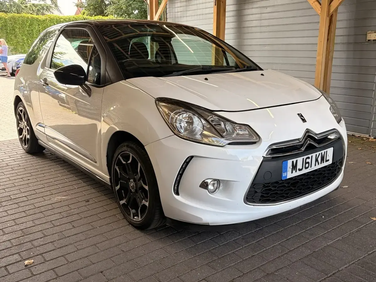 Used Citroën DS3 120 HP (88 kW) 2011 White Hatchback