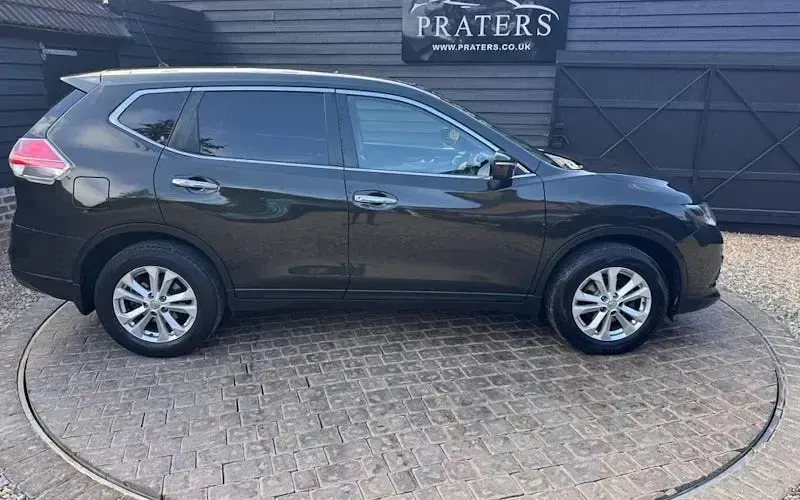 Usado Nissan X-Trail Acenta 131 CV (96 kW) 2017 Verde SUV