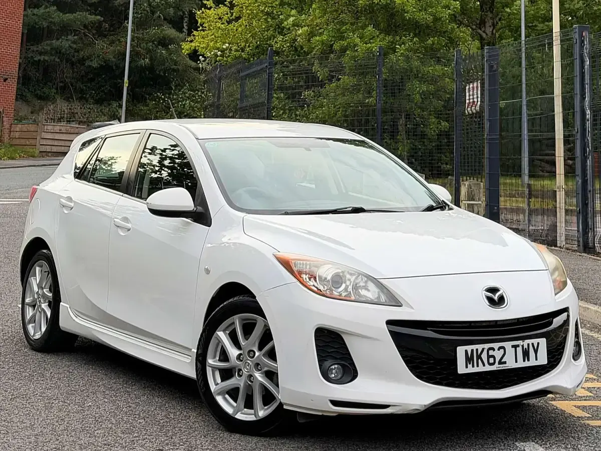 Used Mazda 3 105 HP (77 kW) 2012 White Hatchback