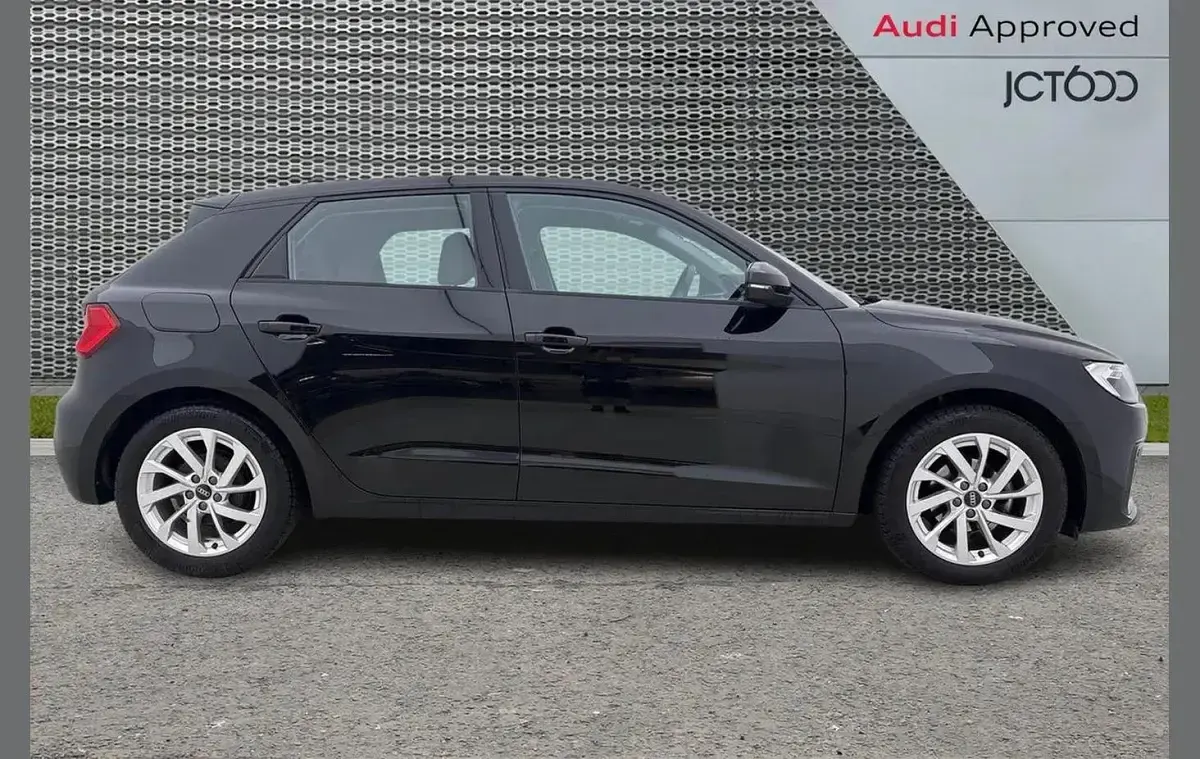 Käytetty Audi A1 Sport 94 HP (69 kW) 2023 Musta Katumaasturi