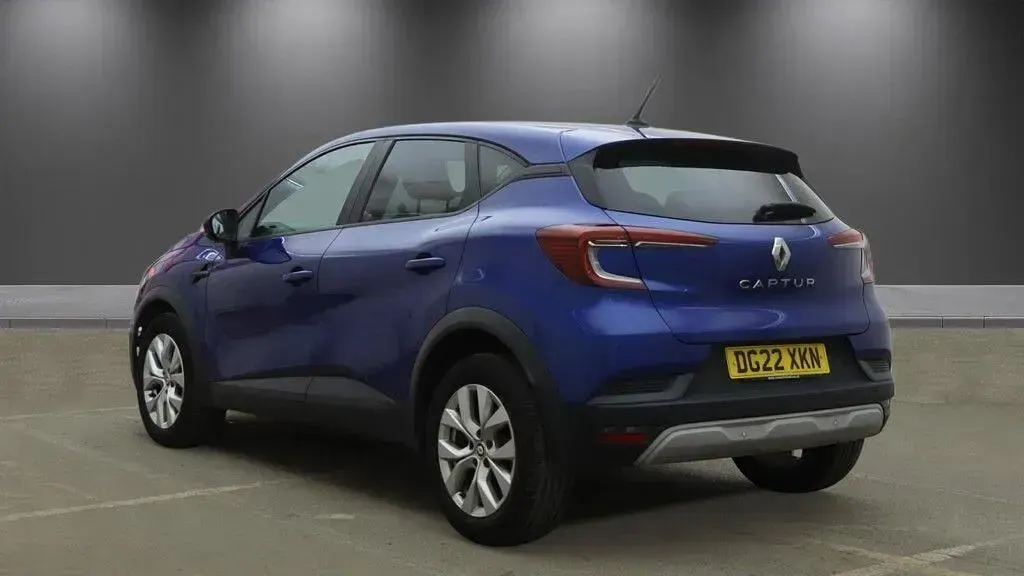 Used Renault Captur Iconic 140 HP (102 kW) 2021 Blue SUV