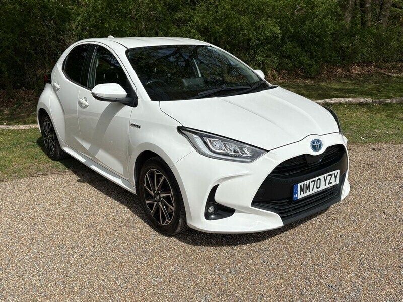 White Used 2021 Toyota Yaris Hybrid Design Hatchback | £12,499 (Good price) - Image 1/4