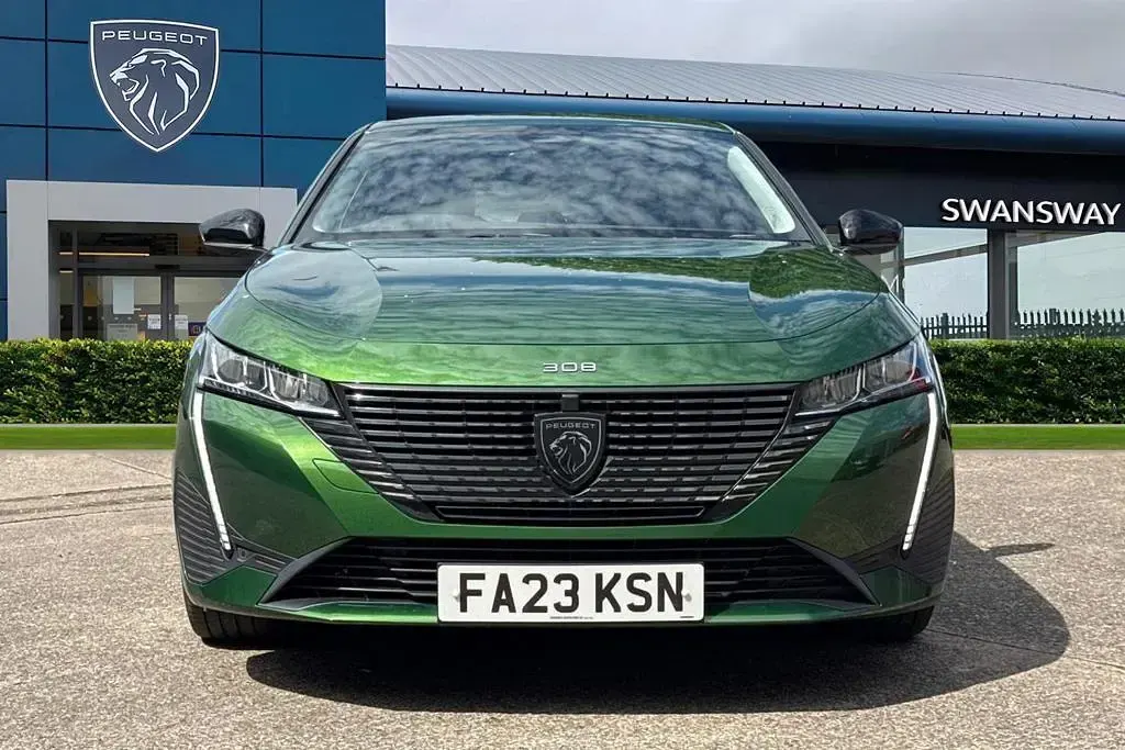 Used Peugeot 308 Allure Premium 129 HP (94 kW) 2023 Green Hatchback