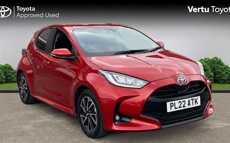 Used 2025 Toyota Yaris Hybrid Design Hatchback | £17,037 (Super price) - Image 1/4