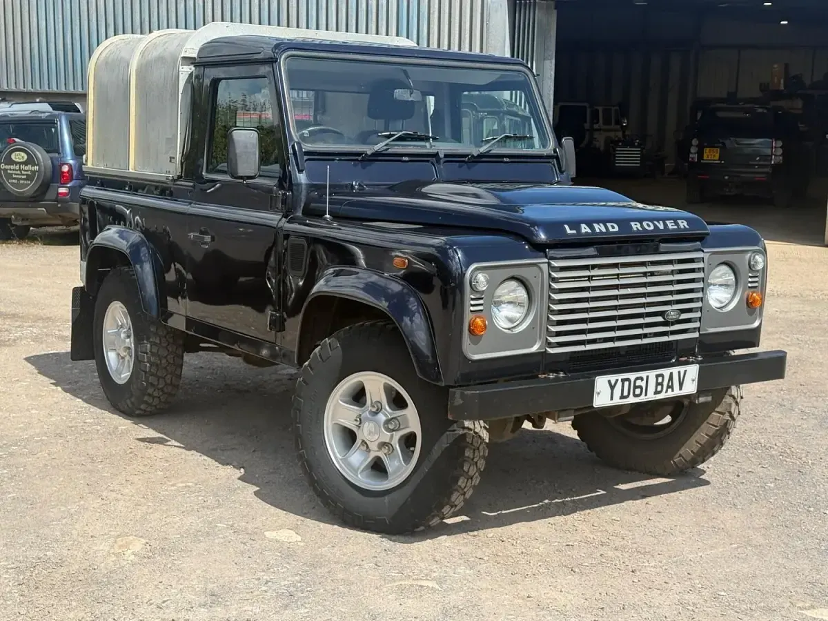 Used Land Rover Defender 122 HP (89 kW) 2011 Blue Pickup