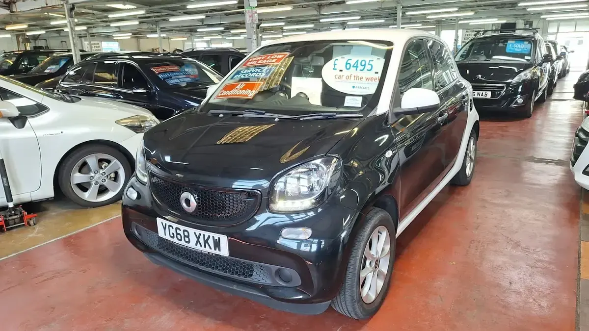 Used Smart ForFour Passion 71 HP (52 kW) 2018 White Hatchback