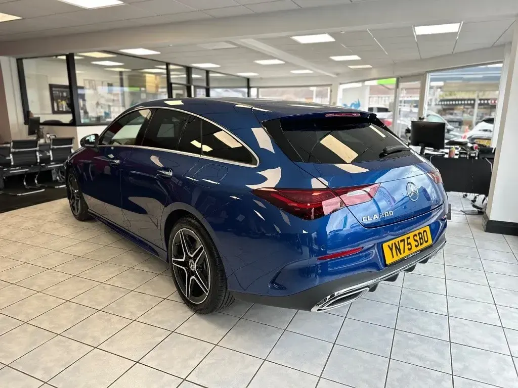 Begagnad Mercedes CLA200 Executive 2026 Blå Kombi