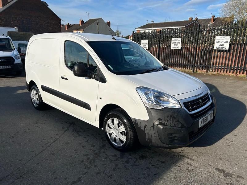 Used Peugeot Partner 2018 White MPV