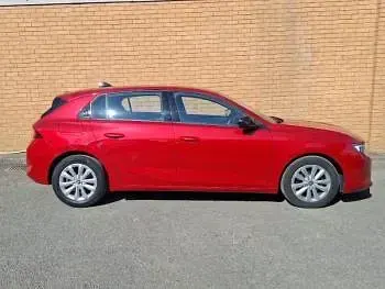 Used Vauxhall Astra Design Edition 130 HP (95 kW) 2023 Red Hatchback