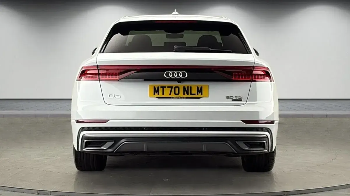 Used Audi Q8 S-Line 286 HP (210 kW) 2020 Glacier white SUV