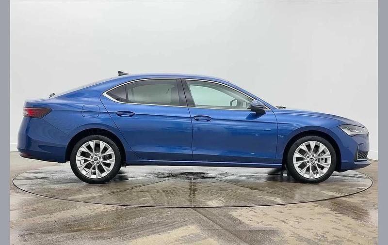New Skoda Superb SE L 190 HP (139 kW) 2025 Cobalt blue metallic Hatchback