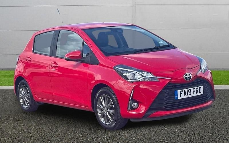 Used Toyota Yaris 111 HP (81 kW) 2019 Red Hatchback