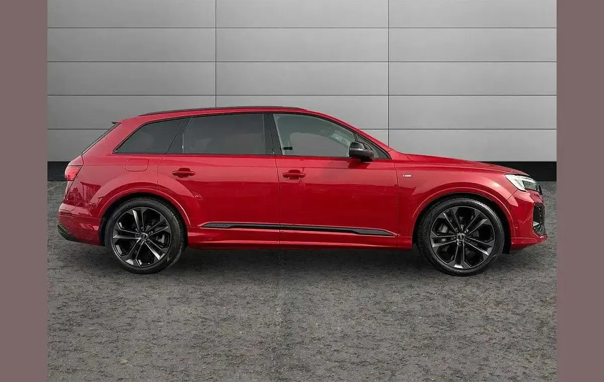 New Audi Q7 Black Edition 340 HP (250 kW) 2026 Red SUV