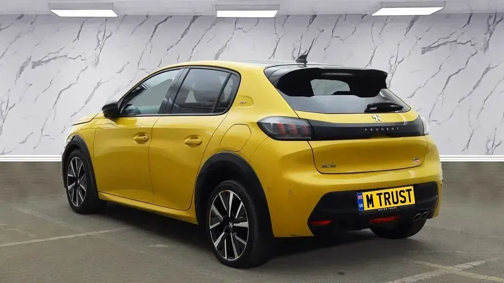 Second-hand Peugeot 208 GTi 130 CP (95 kW) 2021 Galben Hatchback