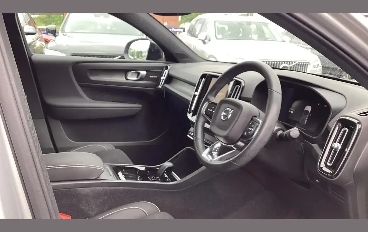 Used Volvo C40 Ultimate 169 kW (231 HP) 2023 Silver SUV