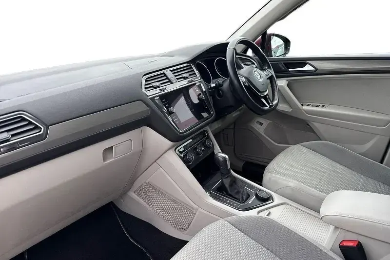 Used VW Tiguan Allspace Match 200 HP (147 kW) 2020 Red SUV