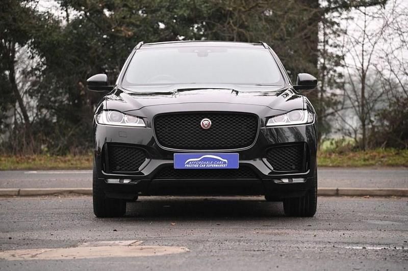 Used Jaguar F-Pace Chequered Flag 180 HP (132 kW) 2019 Black SUV